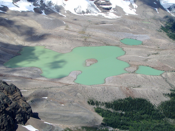 Here is a closer look at the Horseshoe Lakes. It appears that the more directly alpine lakes are filled with glacial melt, the more milky their appearance from all the suspended "rock flour."