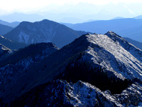 The connecting ridge is extremely long and eventually leads to Centre Peak almost 14 km to the south.