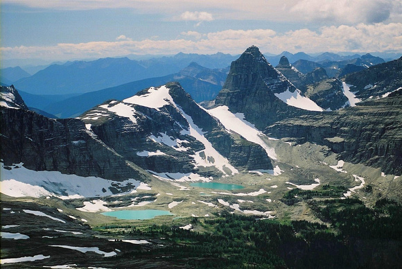 An awesome view of Sharkfin/Talon Peak and it's surroundings from the false summit of White Man Mountain's East Peak.