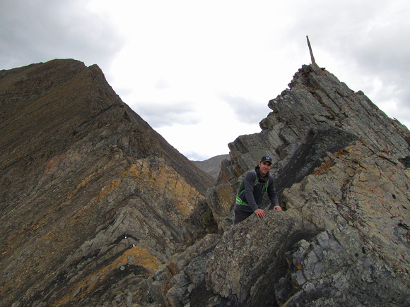 There were some incredible colors on the ridge and this particular spot had a bizarre needle-like rock on top.