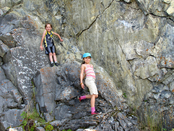The kids play on a small cliffband on the way to Sundance Canyon.